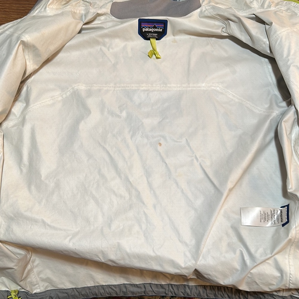 Men’s Large Patagonia Rain Coat - Picture 4 of 6